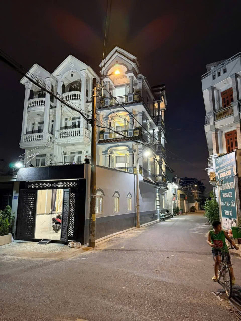 Bán Nhà (4x15) Góc 2 Mặt Tiền Đẹp Thới An 13, Quận 12 – Đường 16m, 1 Trệt 3 Lầu, Giá Tốt