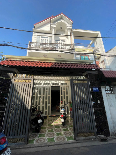 Hơn 5đ Sở Hữu Ngay Nhà 4 tầng, hẻm xe hơi Thới An 15, Quận 12, Giá quá tốt