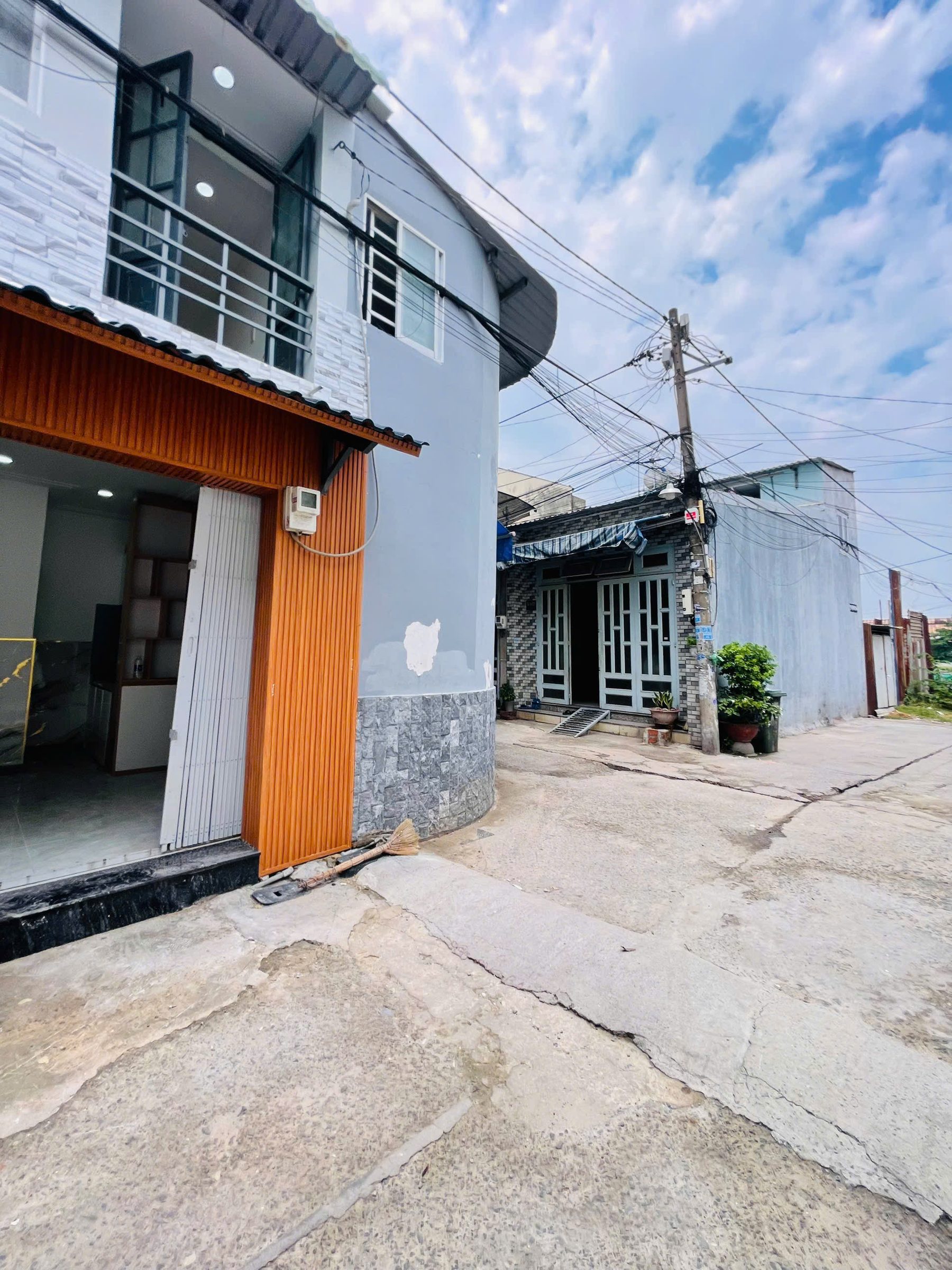 Nhà lô góc xinh 3,2x5m đường vào chùa Pháp Thạnh, hẻm xe tải. Giá 738 triệu (còn bớt)