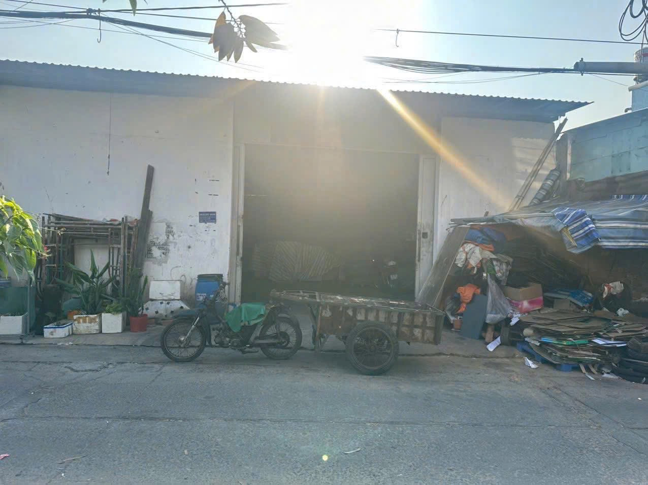 Kho Xưởng SỔ ĐỎ RIÊNG 1/ ngắn Đường Thới Hoà Vĩnh Lộc A.  DT: 10,5m *18,5m