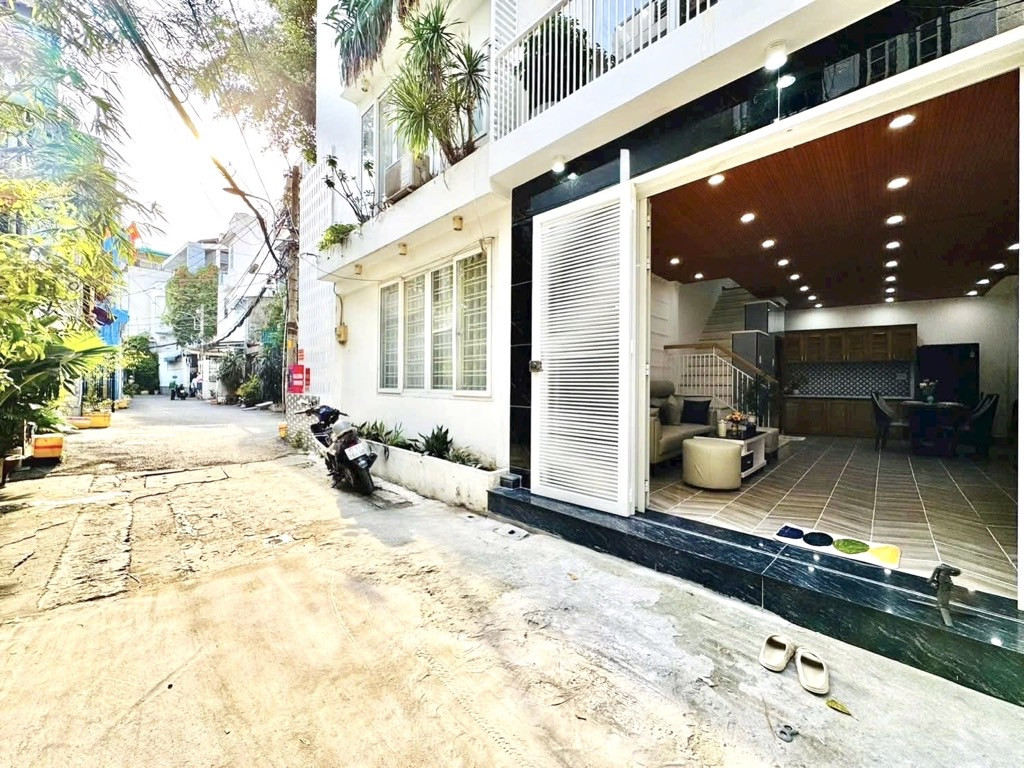 6/ BÁN NHÀ MỚI TINH, HẺM XE HƠI ĐẬU CỬA,THỐNG NHẤT GV, FULL NỘI THẤT CAO CẤP, NHỈNH 6 TỶ