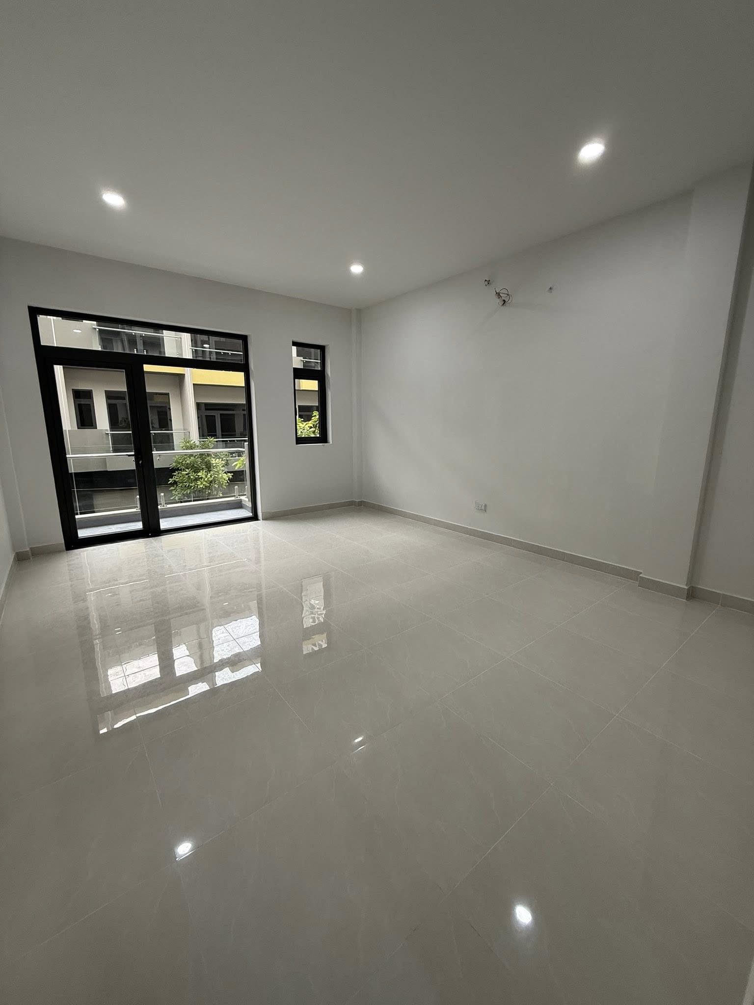 Bán nhà phố liền kề 4 tầng 220m² SD tại Bcons Uni Valley trung tâm Đông Hòa, Dĩ An giá CĐT 8.2tỷ