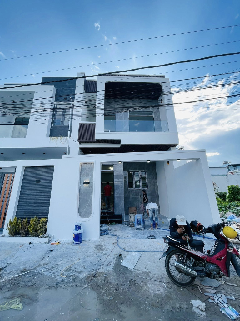 Bán nhà mới xây Diên An, đường 2 ô tô né nhau