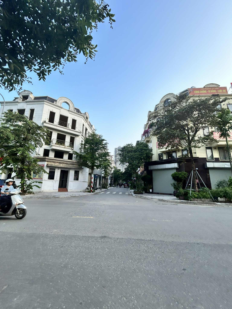Thanh Khoản gấp nhà phố nguyên căn 4 tầng 90m2 mtien 6m đường nhựa 11m gần hồ Gia Lâm