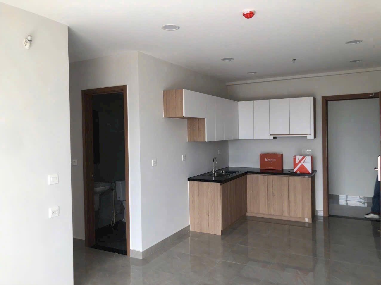 Chính chủ cần bán căn hộ căn góc 2 Phòng ngủ, 2 nhà vệ sinh, nhà mới nhận bàn giao năm 2024, đã có sổ hồng riêng