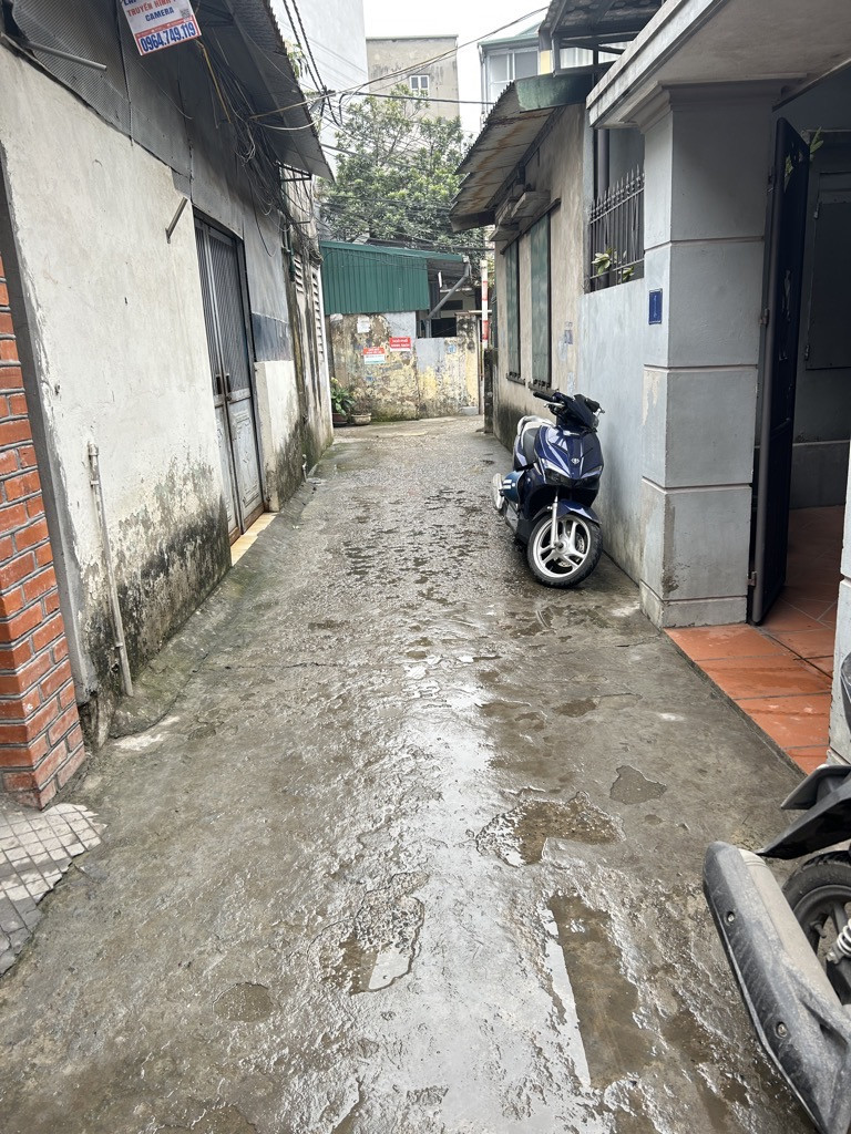 Bán nhà C4 vị trí đẹp ngõ nông gần cầu Chui BigC Long Biên diện tích 50m, giá 5 tỷ 3