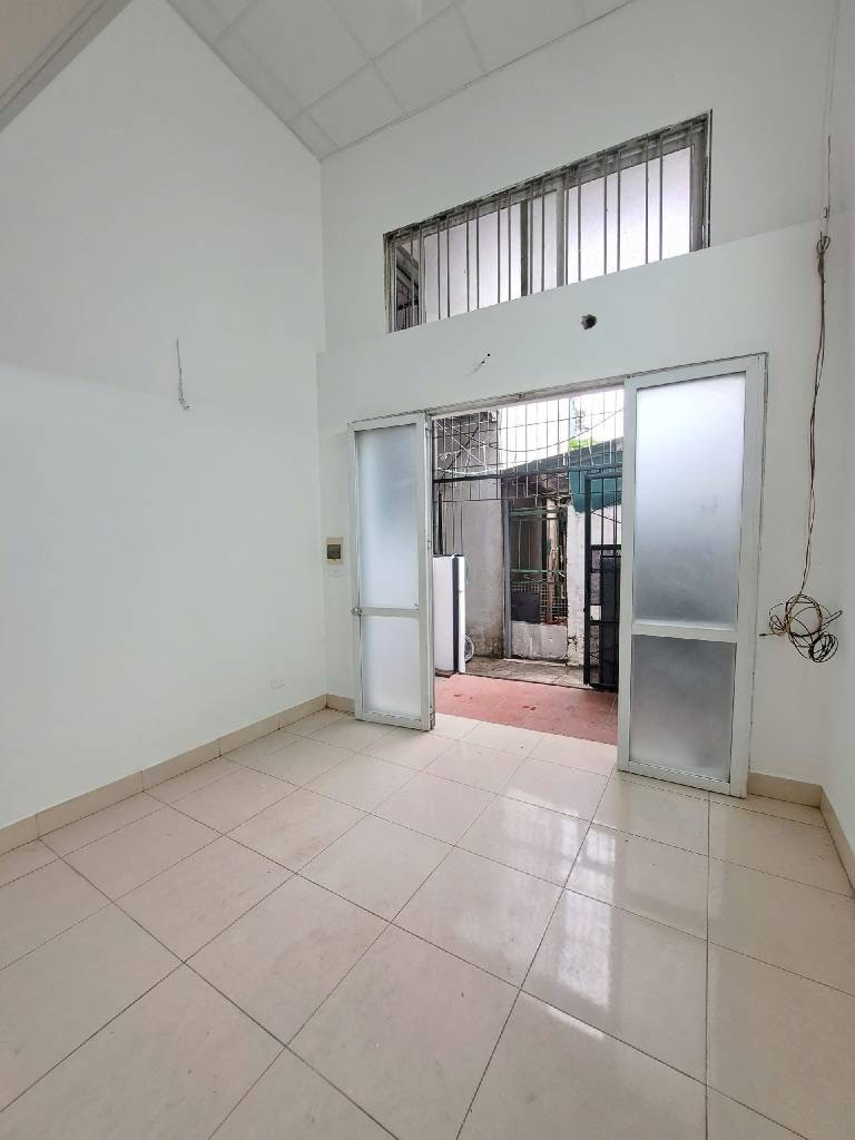 Bán nhà 38.8m² giá 4.8 tỷ Phường Lĩnh Nam