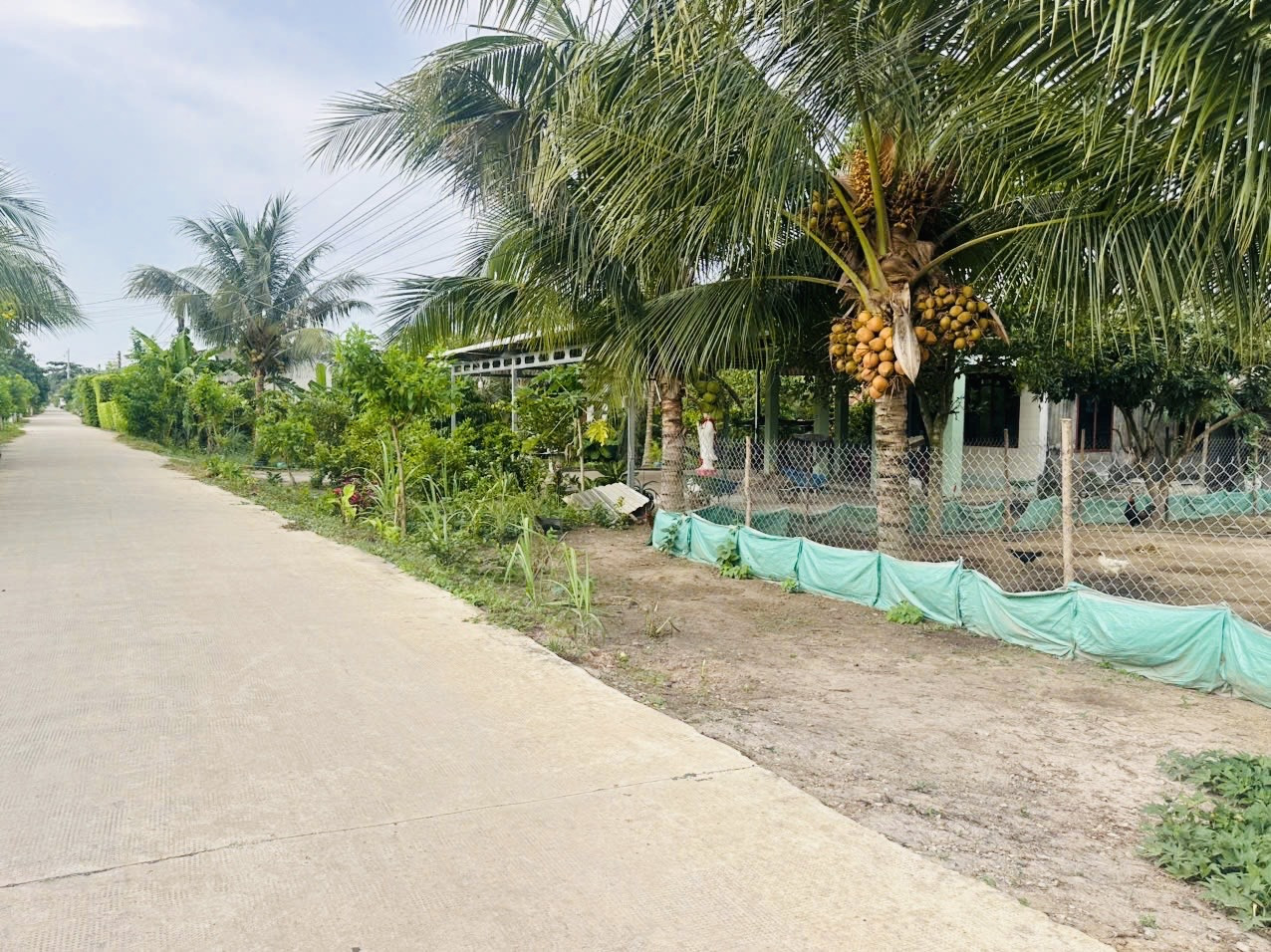 1000m2 có 120m2 thổ cư (720tr), cách tphcm 40km