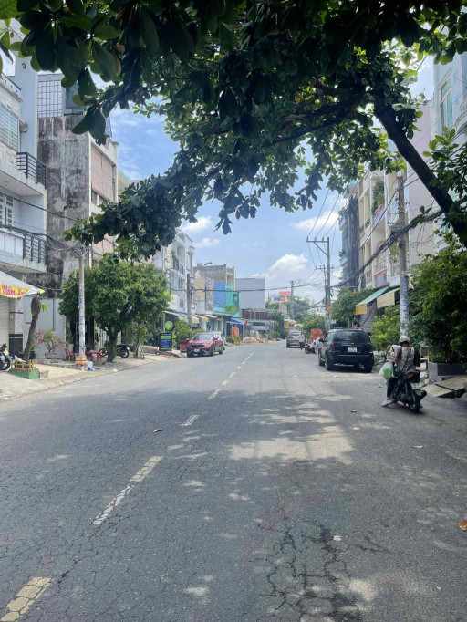 🏡 BÁN NHÀ CUỐI ĐƯỜNG TÊN LỬA, 35M², 3 TẦNG, NHỈNH 3 TỶ – HẺM THÔNG THOÁNG, NHÀ CÓ HẦM XE