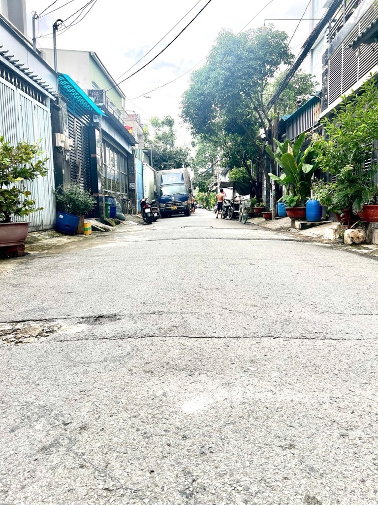 BÁN NHÀ 96M2 – 2 MẶT HẺM 6M – THU NHẬP 8TR/THÁNG 4.2 x 24M  NGAY TỈNH LỘ 10 – CHỈ HƠN 5 TỶ