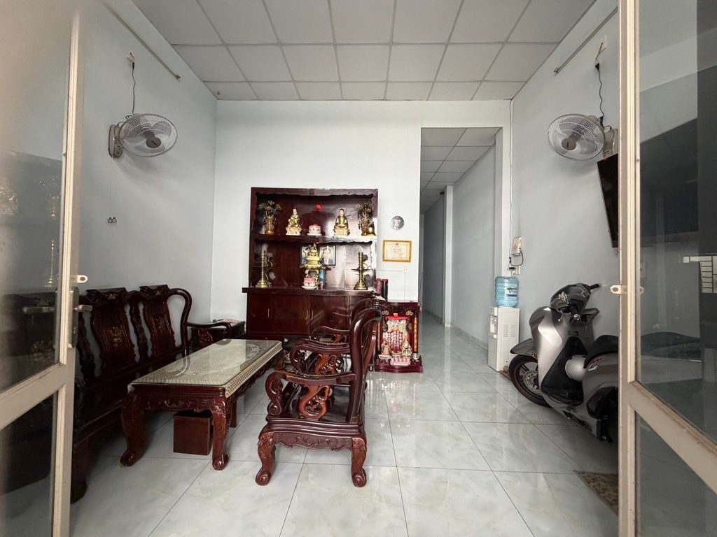 Ngang 4.5m - Tỉnh Lộ 10 Sát Tên Lửa - 64m2 Tiện Xây Mới - Sát Mặt Tiền - Giá Chỉ 4.55 Tỷ