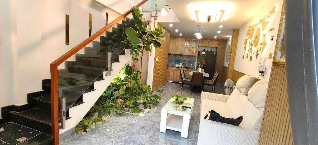 NHÀ ĐẸP KHU TÊN LỬA - TỈNH LỘ 10 - XE TẢI VÀO NHÀ - CÓ GARA Ô TÔ - GIÁ TỐT