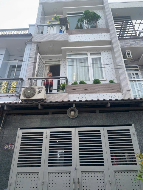 Chính chủ bán nhà 1 trệt, 2 lầu, Tân Tạo Bình Tân, Hẻm xe hơi