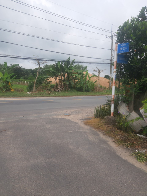 Bán đất Củ Chi, lô đất mặt tiền đường nhựa 576, diện tích 435m2, có 120m thổ cư, xã Trung Lập Hạ