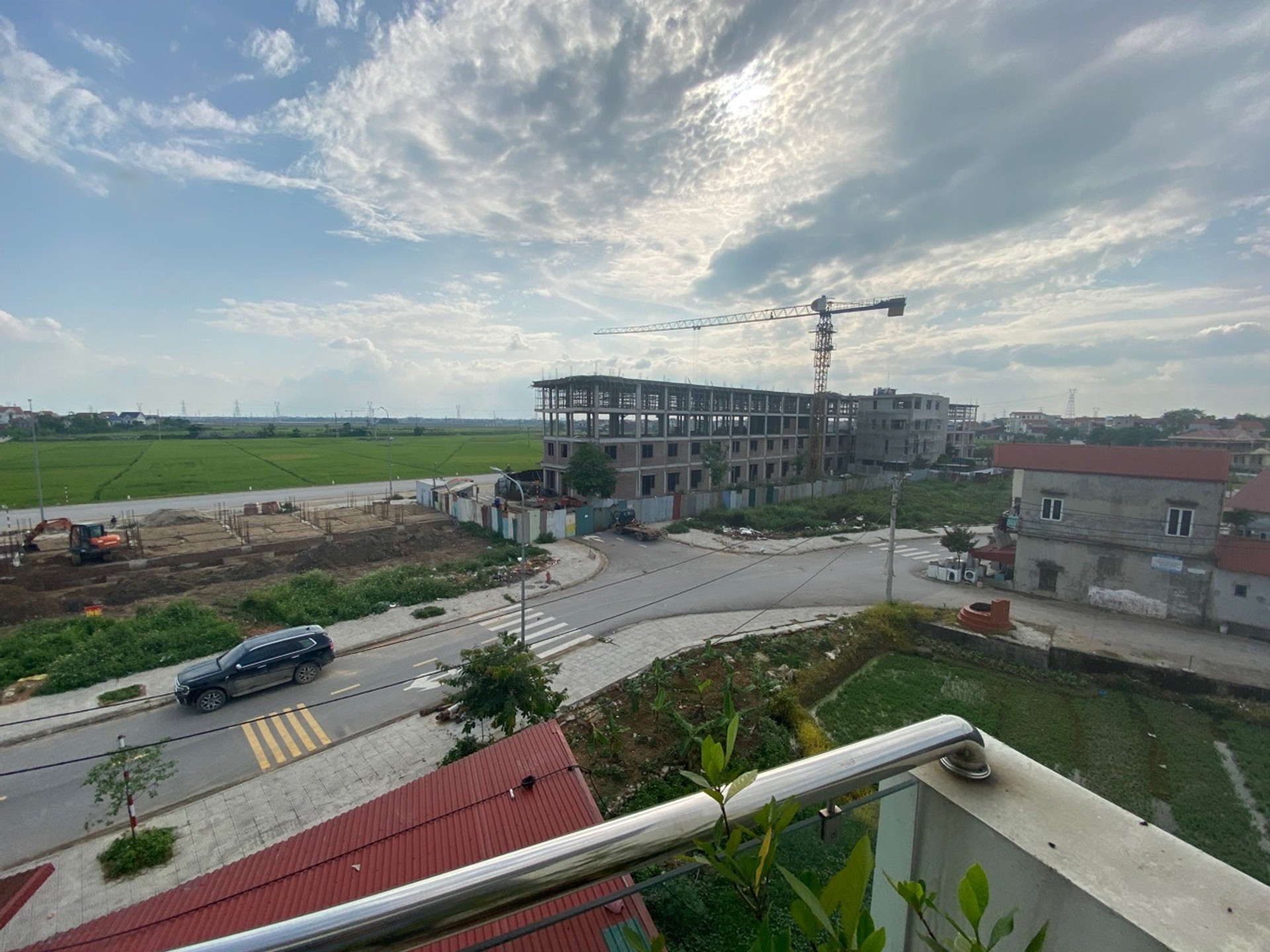 Bán đất sẵn nhà 3 tầng đẹp view thoáng đãng, kinh doanh
