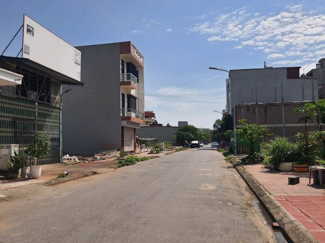 bán đất Lương Tài, Bắc Ninh. 140m2 * mt 6,8m * 1,75 tỷ. lô góc, ô tô vào đất.
