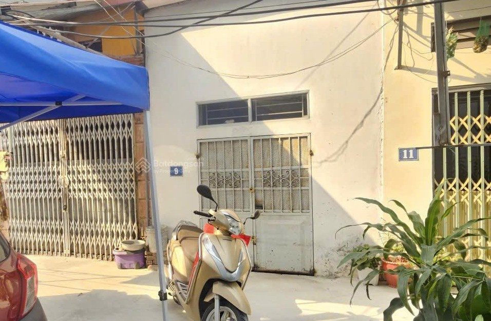 (Mở cửa hàng thuốc, phòng khám) bán nhà số 9, cấp 4, sổ đỏ 60m2, tập thể BV Hoài Đức
