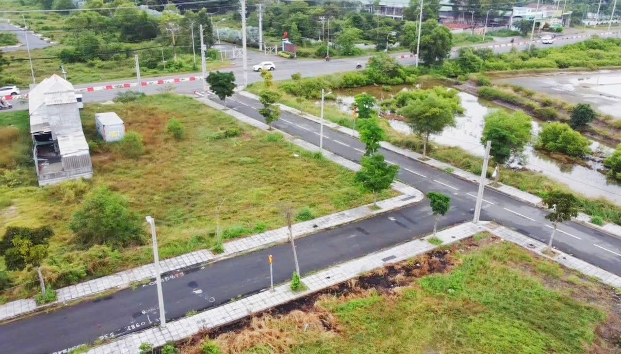 CHỈ 1 TỶ 500.SỞ HỮU 247M2 ĐẤT MẶT TIỀN VỈA HÈ 10M - SÁT CAO TỐC