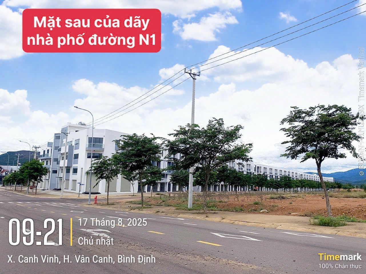 Đường lộ giới 25m & 16m rộng thoáng.
✅ Diện tích đa dạng: 150–200m² (5x30, 5x40, 7,5x20, 10x20).
✅ Hạ tầng chuẩn Singapore, đồng bộ – hiện đại.
✅ Liền kề trường học, chợ, khu y tế, shophouse, sân bóng.
✅ Vị trí vàng: 20’ đến TP Quy Nhơn, 30’ đến Sân b