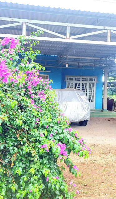 Bán nhà sân vườn góc 2 mặt tiền đường nhựa khu dân cư trung tâm Tà Nung gần UBND