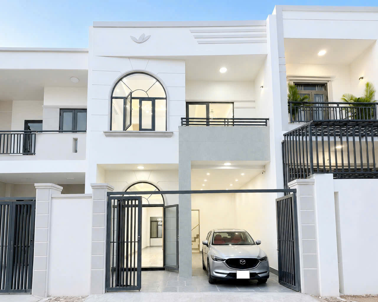 BÁN NHÀ LẦU MẶT TIỀN KINH DOANH GẦN CÂY XĂNG 75 - CÓ 800TR VÀO Ở NGAY