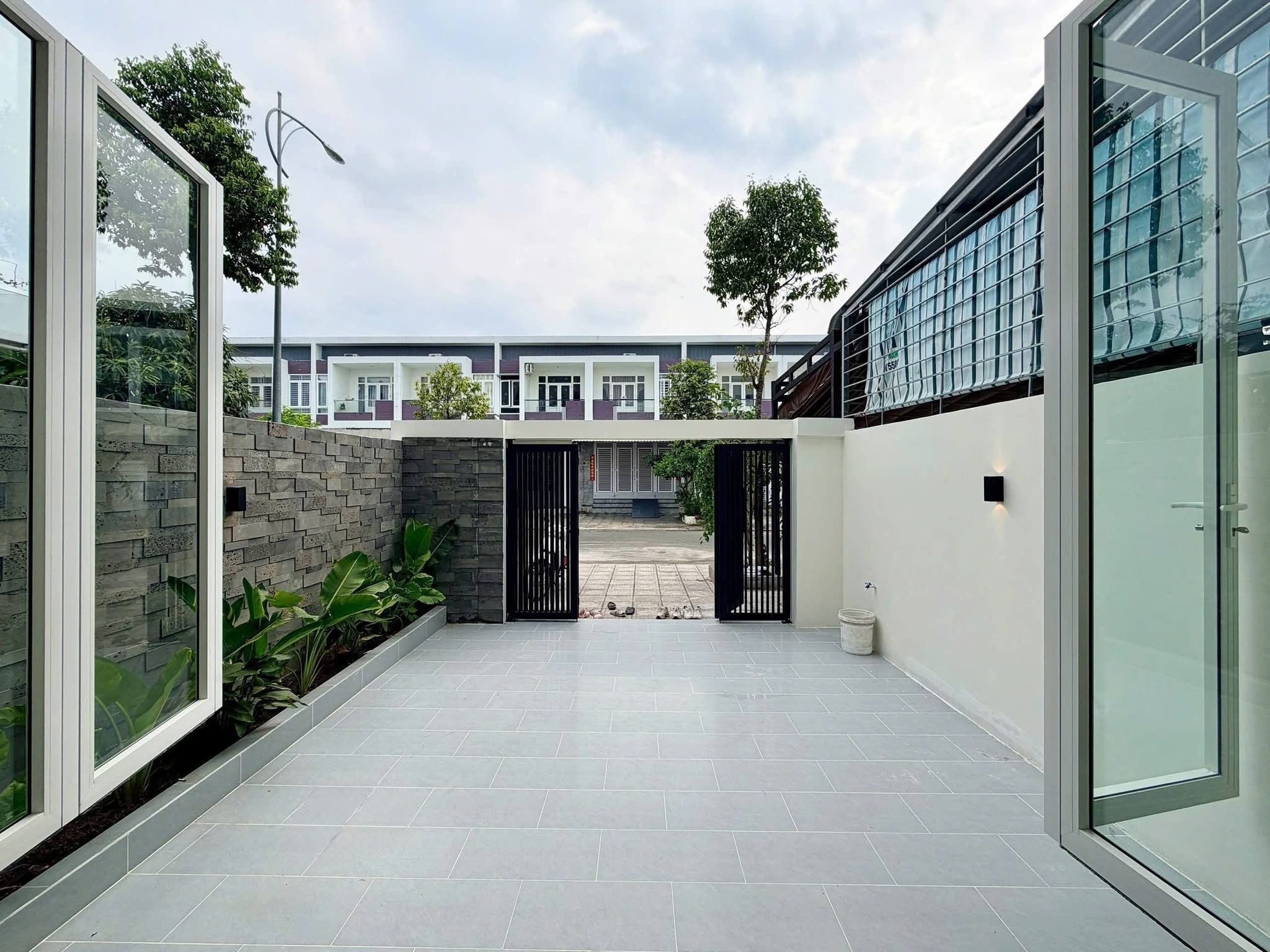 Nhà gần trường chợ nhưng vẫn yên tĩnh giá rẽ nằm gần chợ Thạnh Phú-88m2