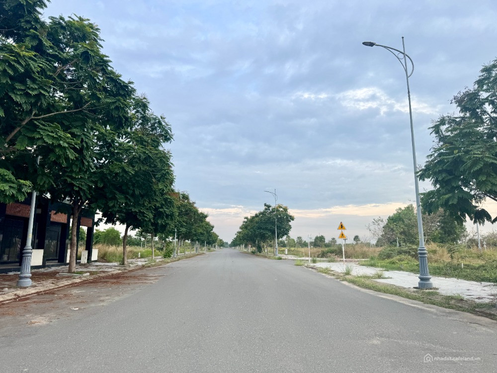 Lô đất cực đẹp ngay sân bay Long Thành-tiềm năng dài hạn-giá chỉ 10tr/m2-sổ hồng công chứng ngay