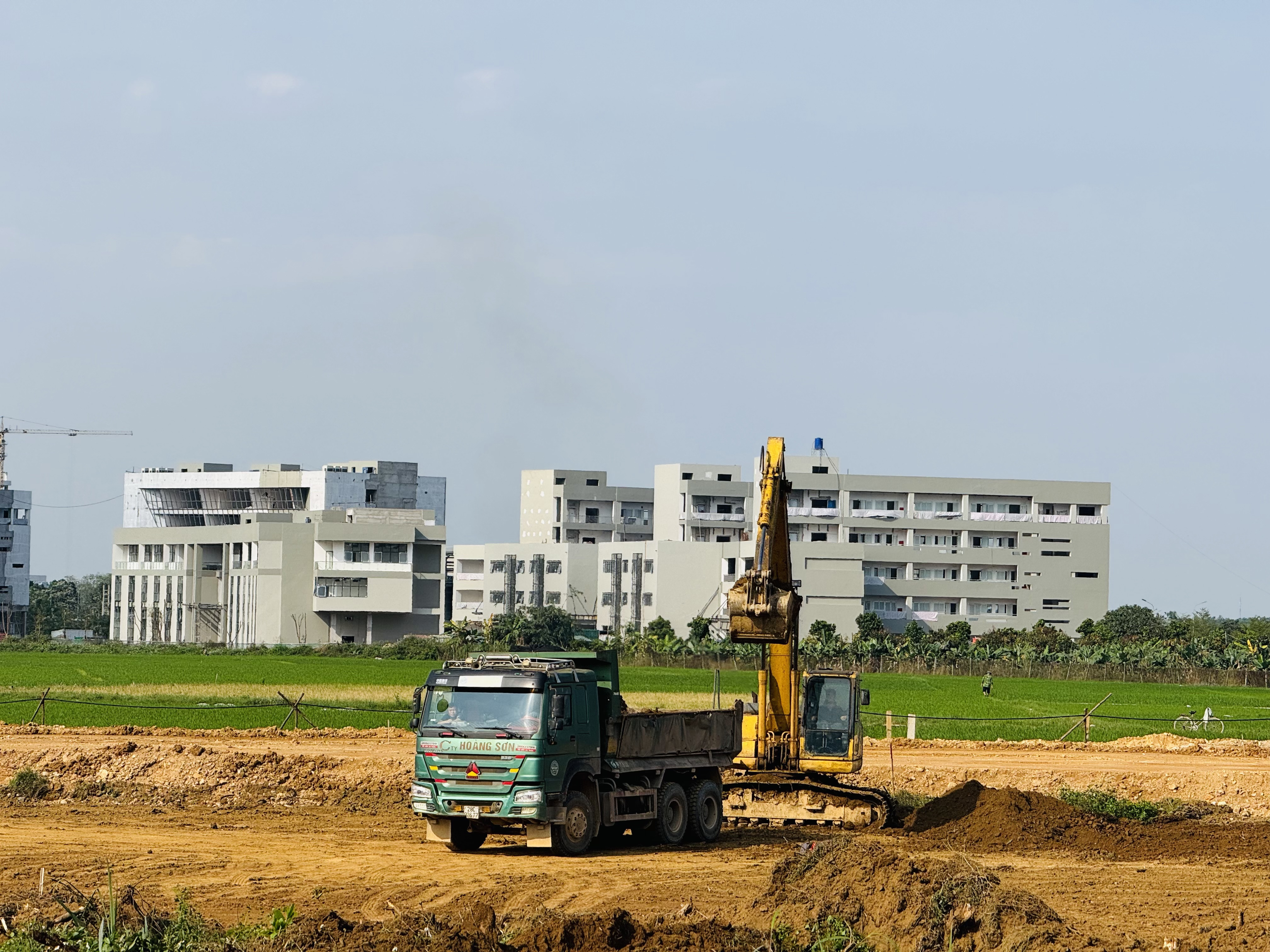 LÔ GÓC CỰC ĐẸP 571M2 ĐỐI DIỆN CỔNG SỐ 3 ĐHQG GIÁP XANH VIIAS GẦN GA METRO VỊ TRÍ ĐẮC ĐỊA  GIÁ TỐT