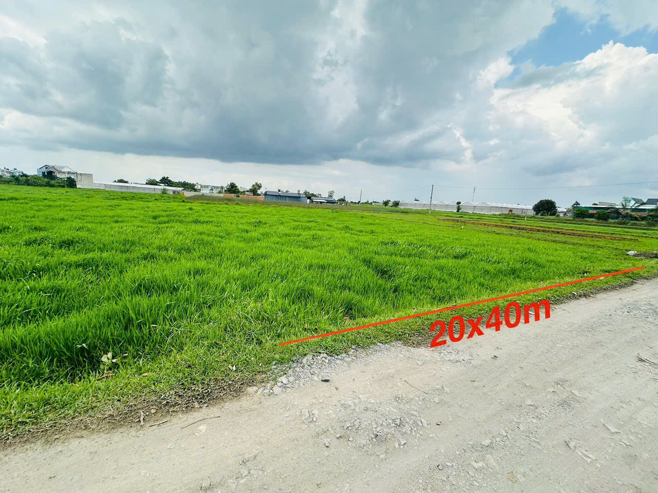 Bán 800m2 đất có 200m2 thổ cư làm nhà vườn đầu tư ok, DT: 20x40m