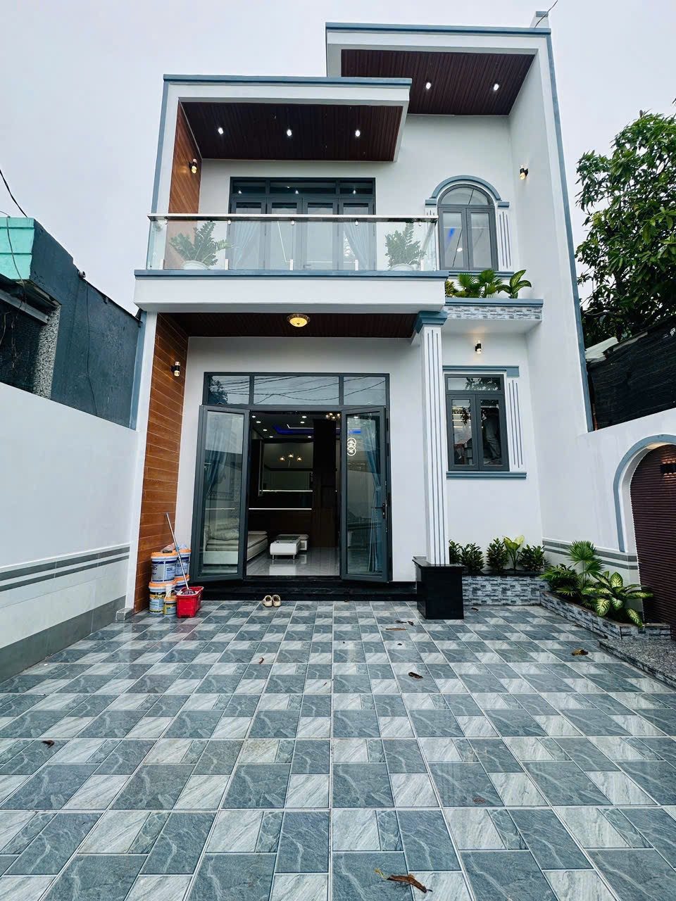 Bán nhà lầu giá ngộp, giảm 350 triệu. Nhà có 3 phòng ngủ ngang 6m khó tìm