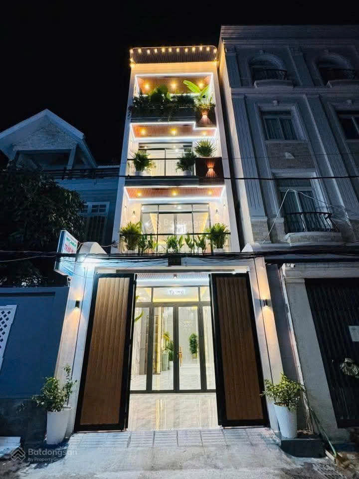 Bán nhà mặt tiền Tô Hiến Thành full nội thất xịn sò .