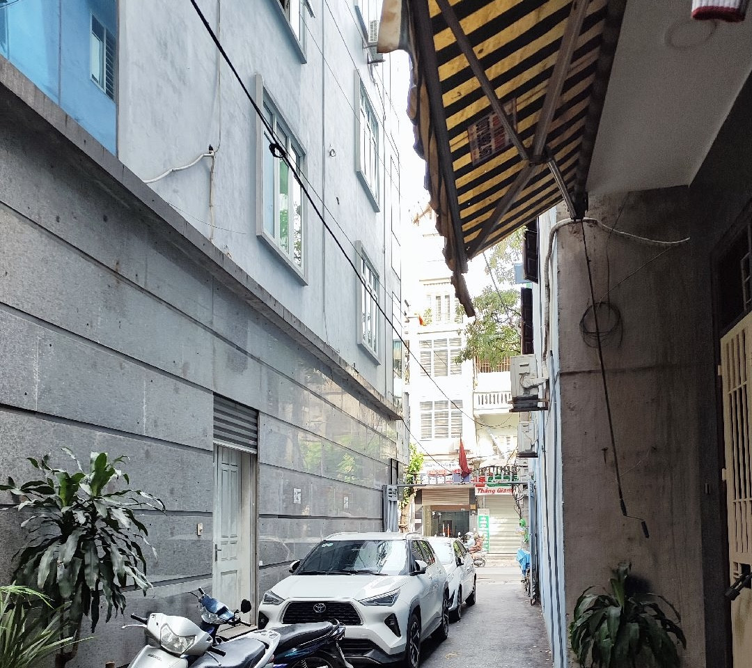 MẬU LƯƠNG-H. ĐÔNG- Ô TÔ NGỦ TRONG NHÀ- THANG MÁY