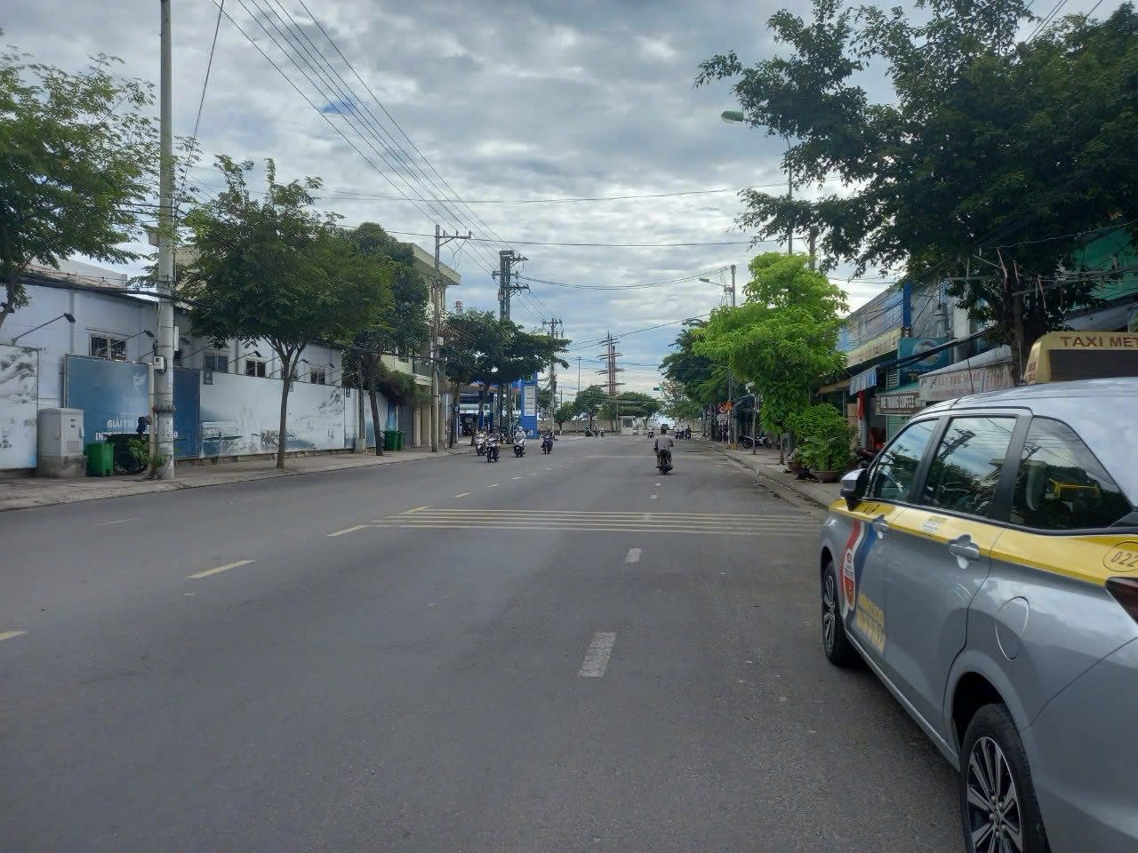 BÁN NHÀ CẤP 4 MẶT TIỀN ĐƯỜNG TÔ HIỆU – ĐANG CHO THUÊ KINH DOANH

📐 DIỆN TÍCH: 96,2M² – NGANG 8M – ĐÃ HOÀN CÔNG
🧭 HƯỚNG: ĐÔNG BẮC
🛣 ĐƯỜNG: HIỆN TRẠNG 12M (CHƯA TÍNH VỈA HÈ)

📍 VỊ TRÍ: KINH DOANH RẤT TỐT – GẦN CHỢ, TRƯỜNG HỌC
📑 PHÁP LÝ: SỔ ĐỎ VUÔNG V