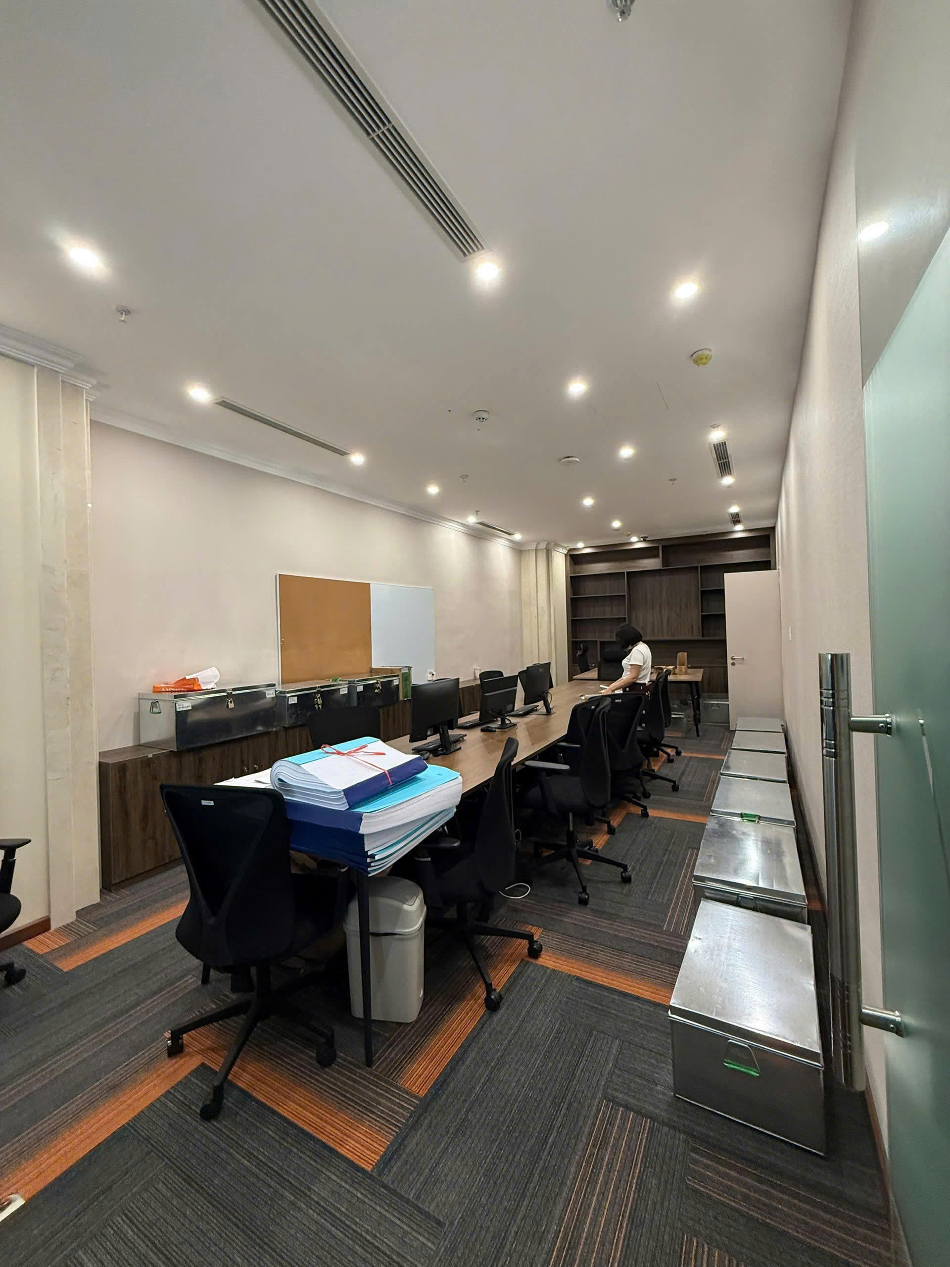🔥NHANH TAY CHỐT NGAY VP 810M2 TẠI TÒA VIWASEEN, NGĂN SẴN NHIỀU PHÒNG FULL NỘI THẤT