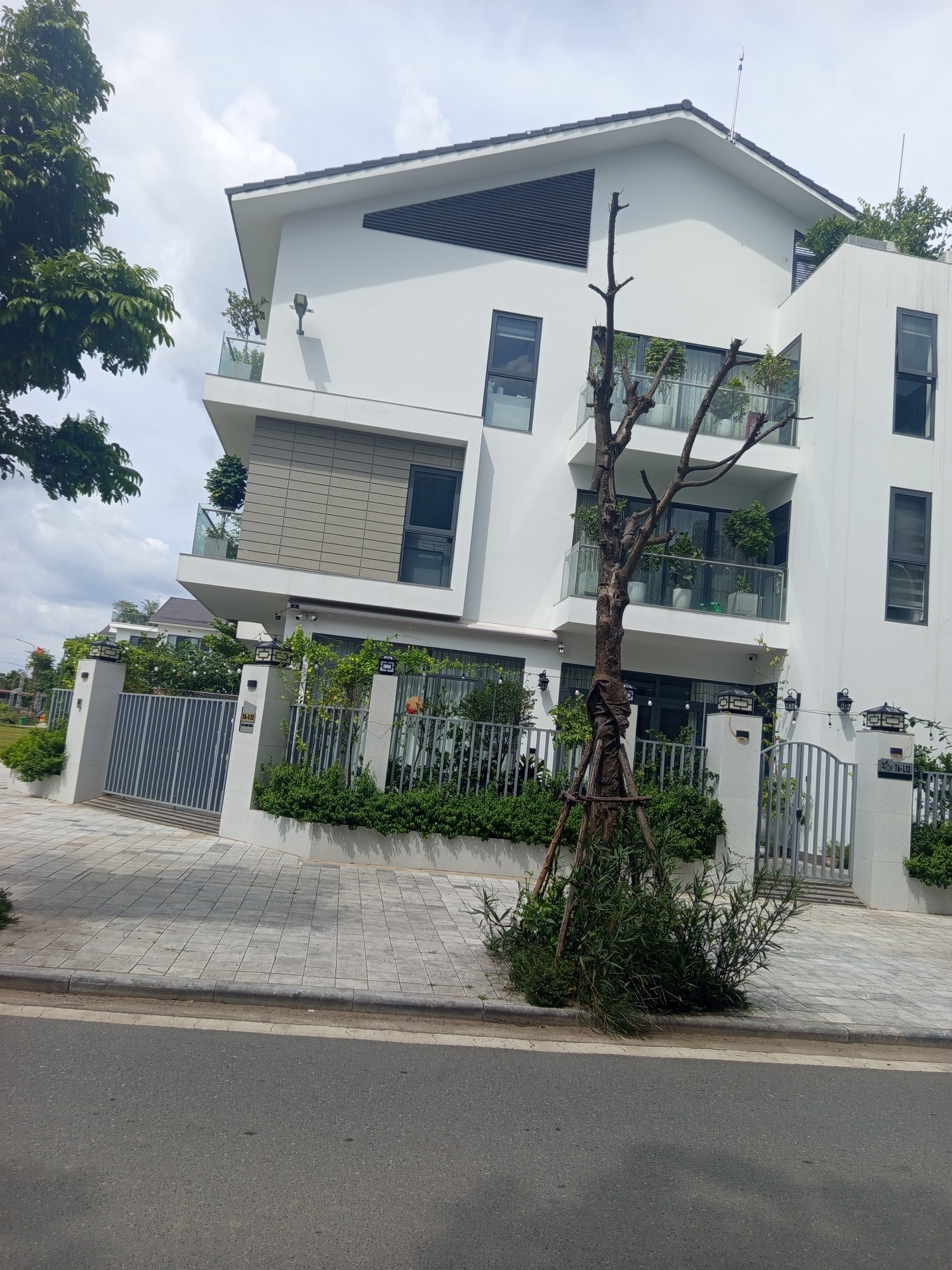 🏡 BIỆT THỰ ĐƠN LẬP 3 TẦNG – NỘI THẤT NHẬP KHẨU HƠN 8 TỶ – GARA – TRUNG TÂM HÀ ĐÔNG 🏡