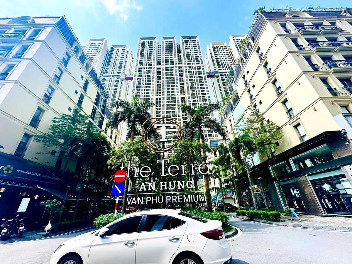 Hiếm tòa nhà đẹp 9 tầng mặt phố Nguyễn Thanh Bình, 232m2, mặt tiền 30m, 2 thang máy, vị trí VIP, kinh doanh sầm uất, giá 250 tỷ
