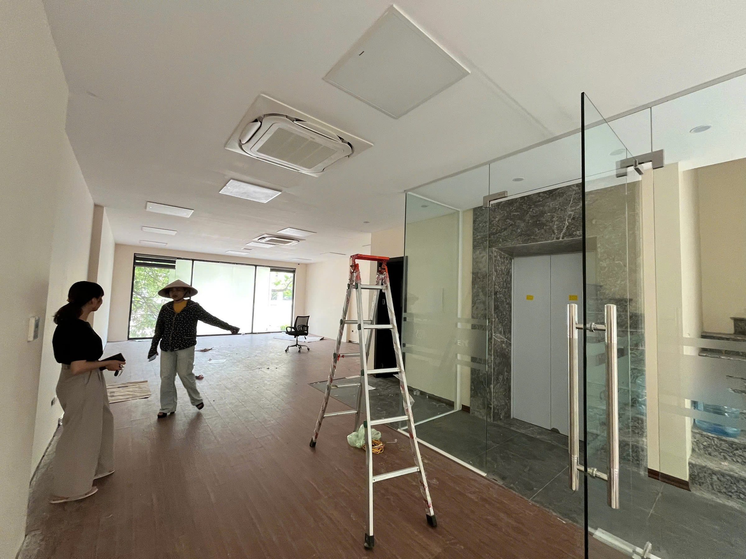 Cho thuê sàn văn phòng HIm Lam Vạn Phúc, 90 m2/tầng, mặt đường Tố Hữu