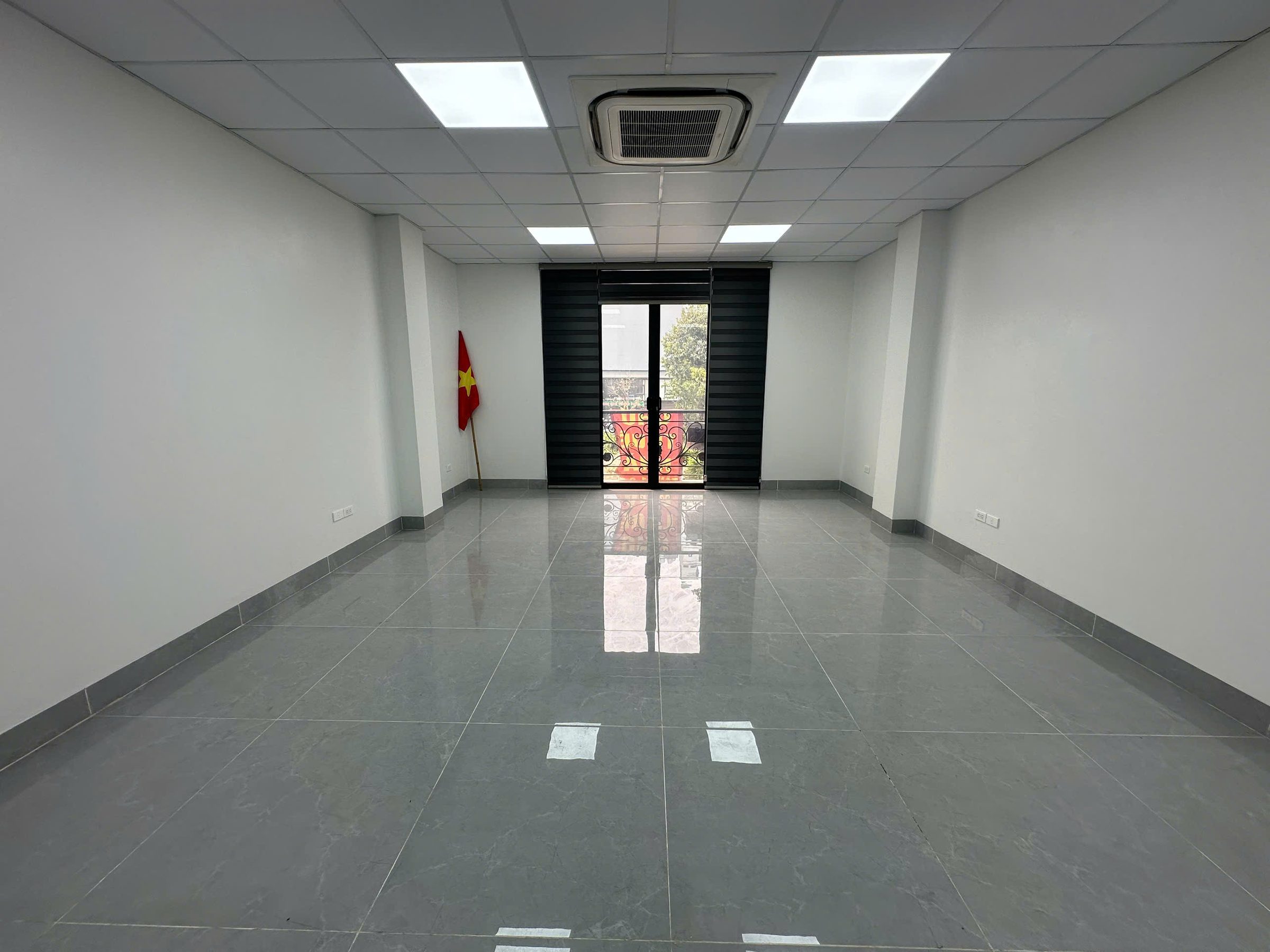 Cho thuê văn phòng Vạn Phúc, 55 m2/tầng, sàn mới như ảnh