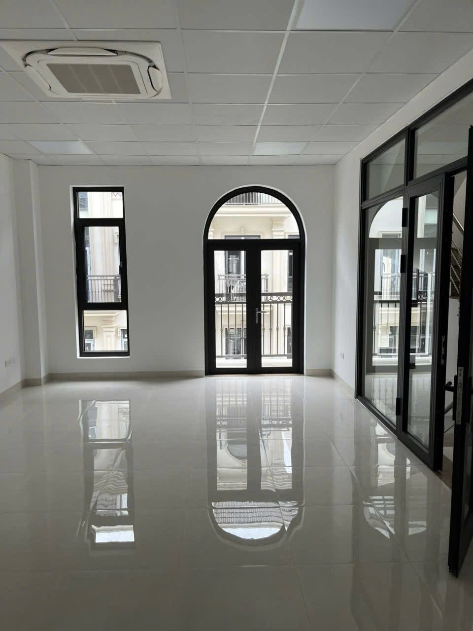 Cho thuê nhà Biệt thự lô góc Himlam vạn phúc khu phân lô đô thị cao cấp.