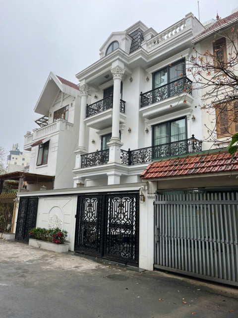 Cần bán BT Trung văn Intracom, Tố Hữu, DT:145m x 4T,MT 6,2m. Giá 34,5 tỷ. LH: 0964769634