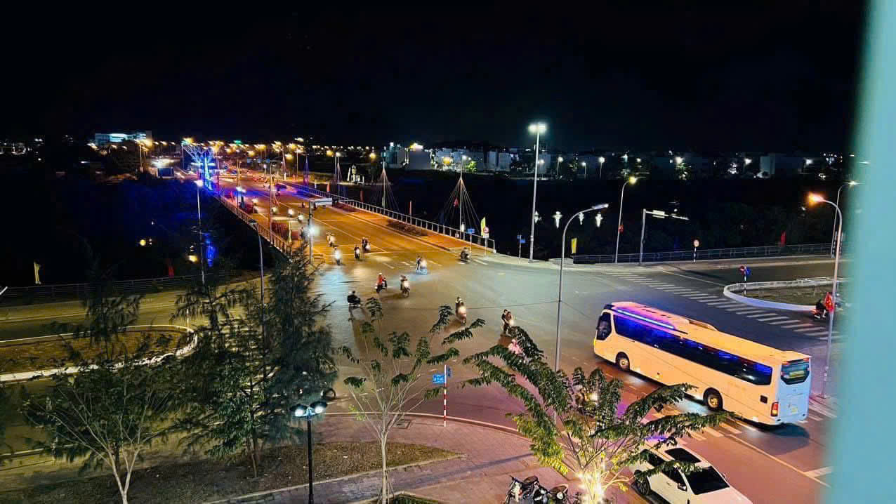 ⚡️Hàng hiếm - KĐT Hà Quang 1 

• Lô đất 2 mặt tiền đường vành đai 2 view sông Quán Trường mặt còn lại hướng đông mát mẻ

• Diện tích 87,96m² ngang 5m vuông vức

🔥Giá chỉ 6tỷ5 bao sang nhượng