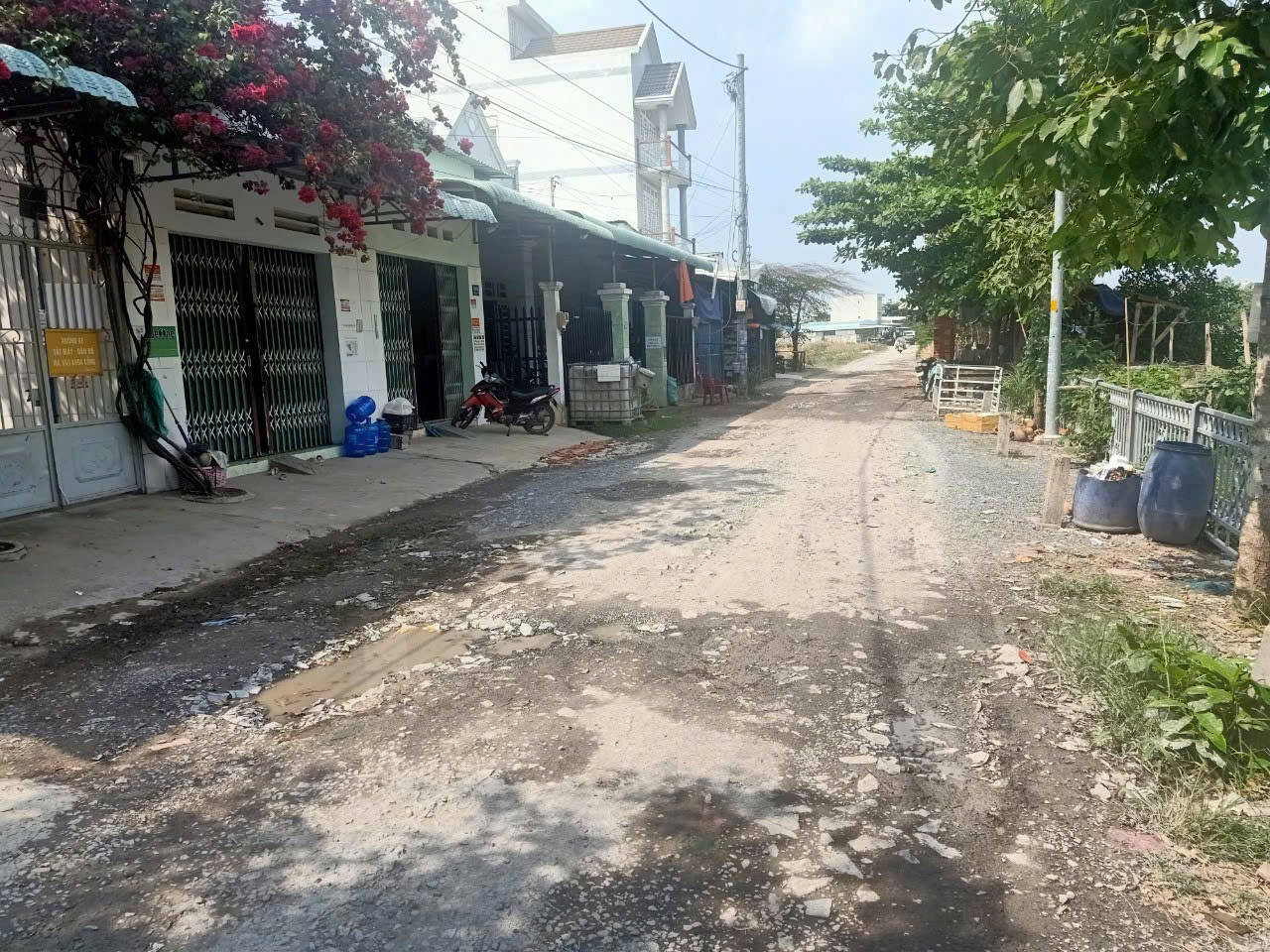 Bán đất fuf thổ  Mt kênh Ba bò . có 10 phòng trọ 2 ki ốt. Tô Ngọc Vân . sau chợ đầu mối