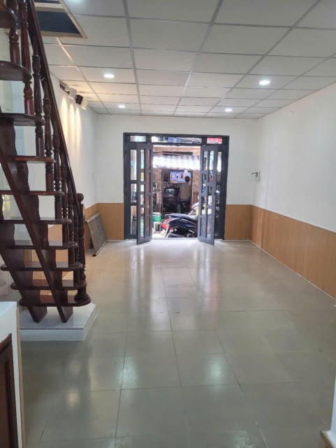 SÁT MẶT TIỀN TRUNG TÂM Q4 
NGANG 3.5 NỞ 3.8 DÀI 9 
HƠN 2 TỶ