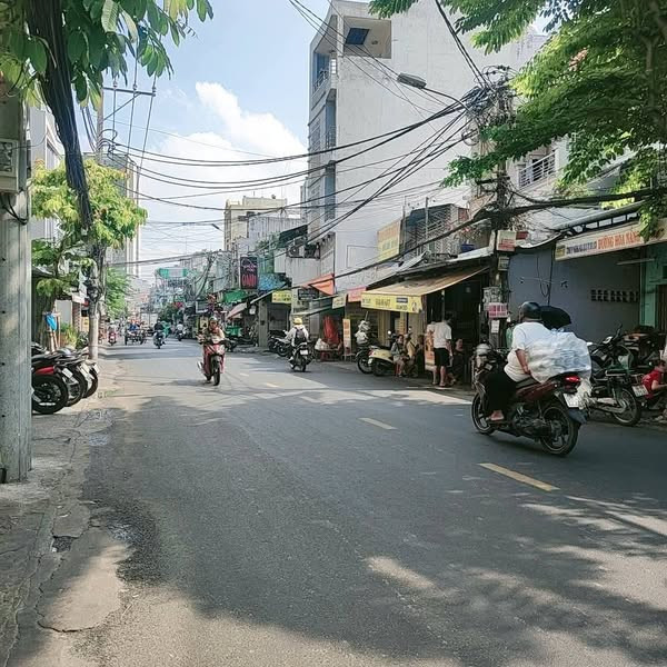 Nhà MT Đường Tôn Đản Phường 10 Quận 4.