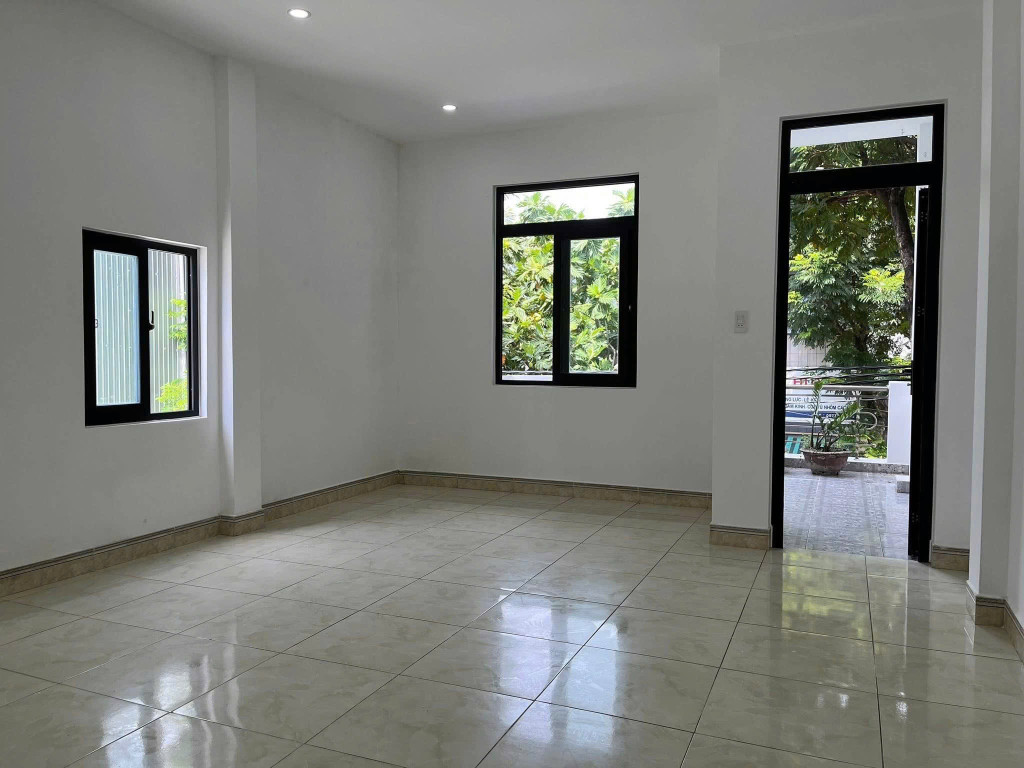 🏠🏠Nhà 2 tầng MT Tôn Đản 100M2 ngang 4,6M nở hậu 4,9M giá 5,4 TỶ.
