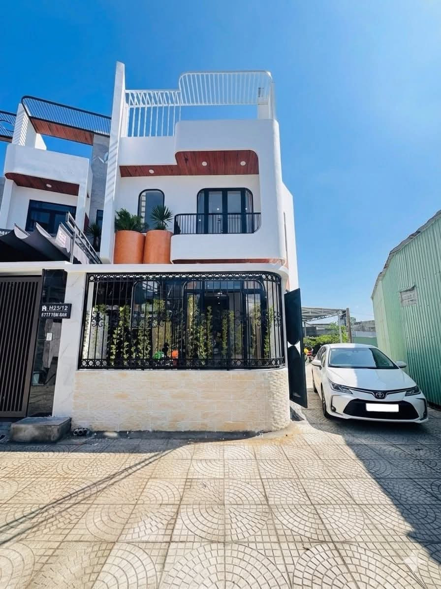 Bán nhà 2 Tầng, 3 Phòng Ngủ, Tôn Đản ( Chỉ 4,55 Tỷ )