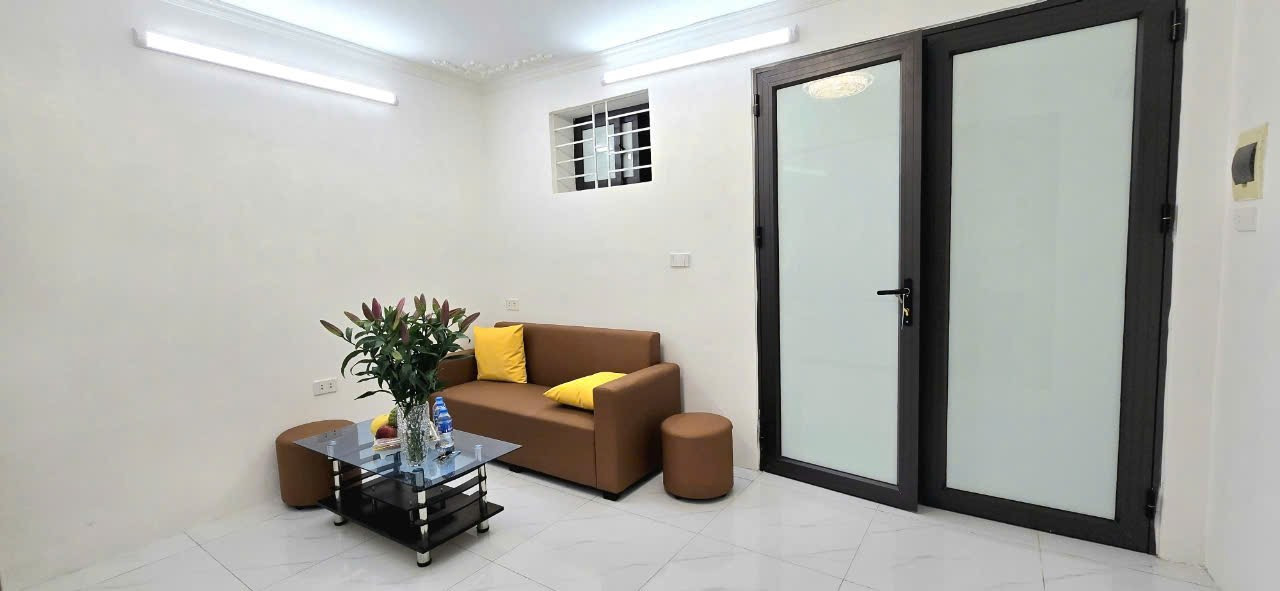 Bán căn hộ Tập thể phố Tôn Đức Thắng, Đống Đa, 45m2, nhà đẹp ở luôn, gần phố