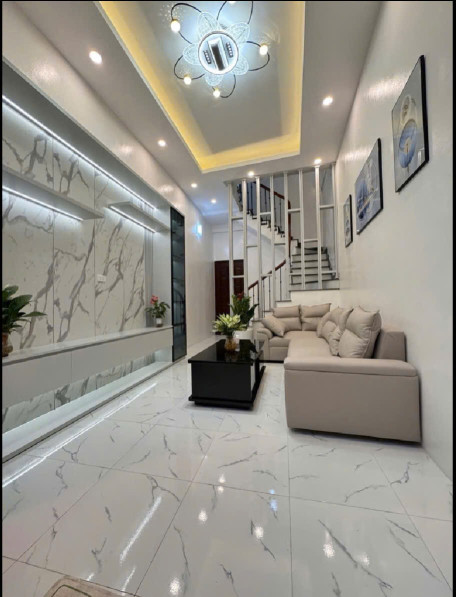 NHÀ ĐẸP PHỐ TÔN ĐỨC THẮNG-TRUNG TÂM ĐỐNG ĐA-CÁCH PHỐ 30M-NGÕ THÔNG -TẶNG NỘI THẤT XỊN