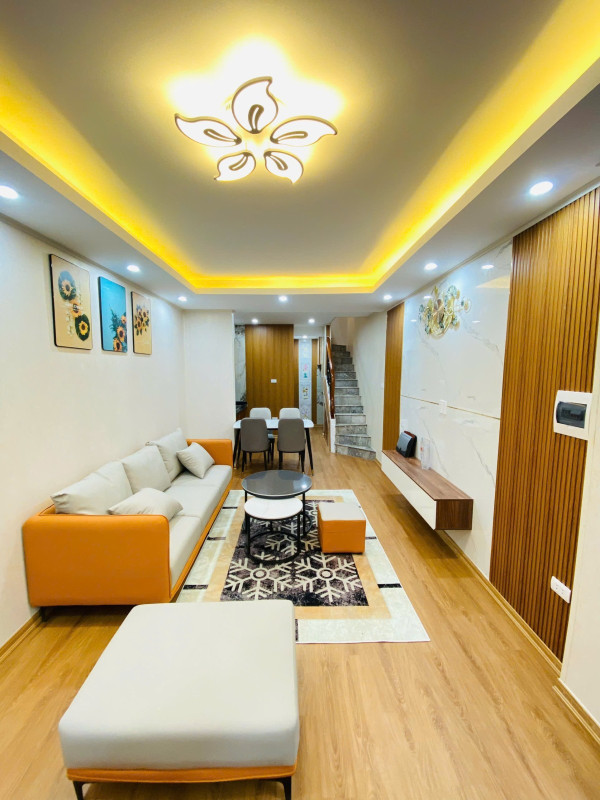 Bán nhà Tôn Đức Thắng - 35m2 3 tầng - Full nội thất, gần Ô tô - Giá gần 6 tỷ