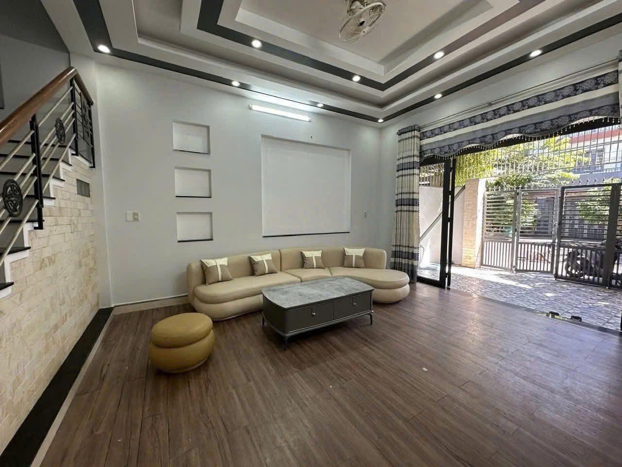 Cho thuê nhà 2 tầng trên đường Tôn Thất Dương Kỵ, Hòa Xuân
